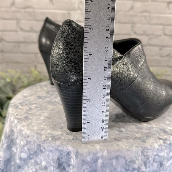 Clark’s Bendables Black Leather Layered Side-Zip RoundToe Shootie Heels WMS 6M - Picture 10 of 11